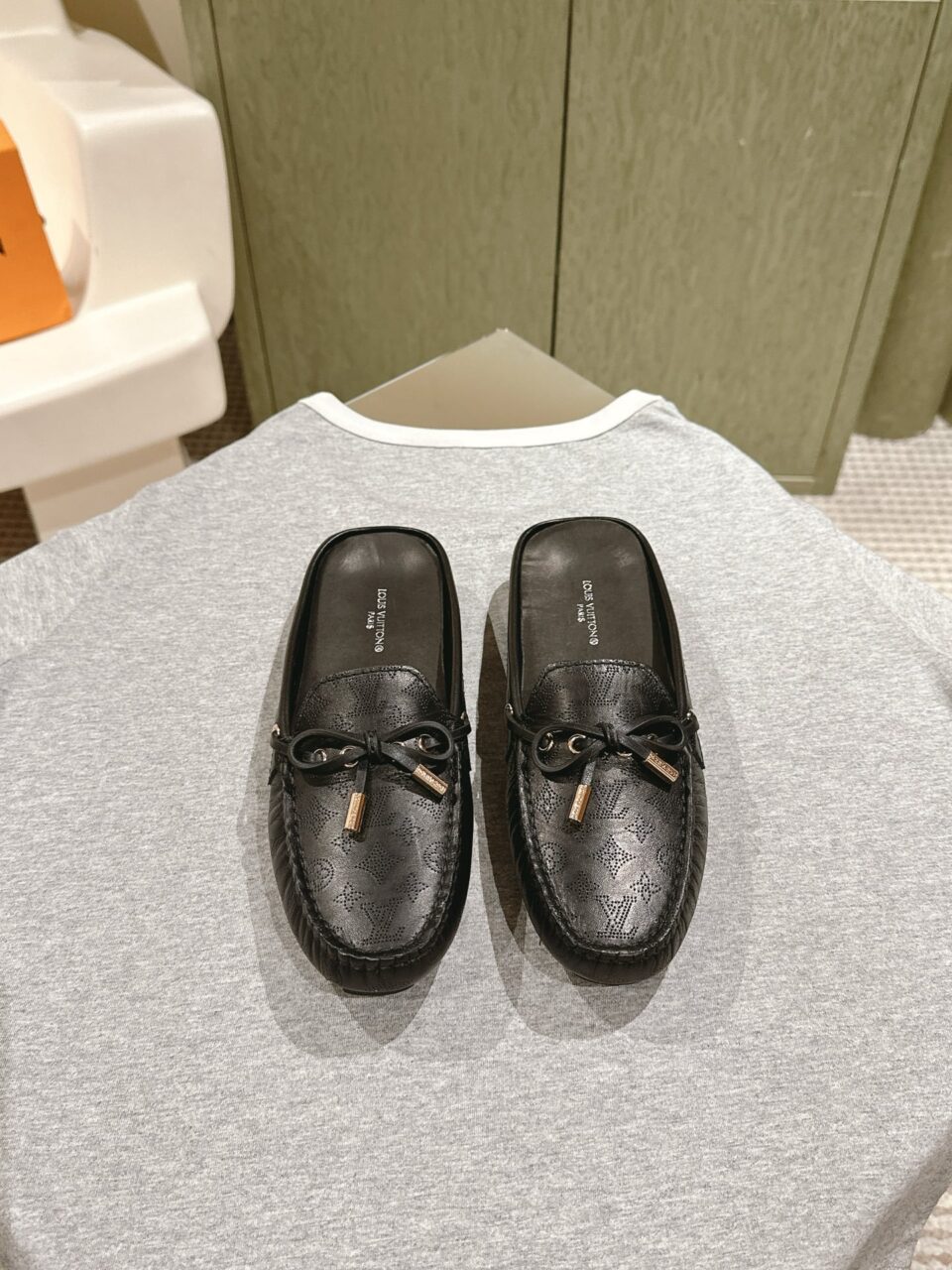LV Women Black Leather Mules