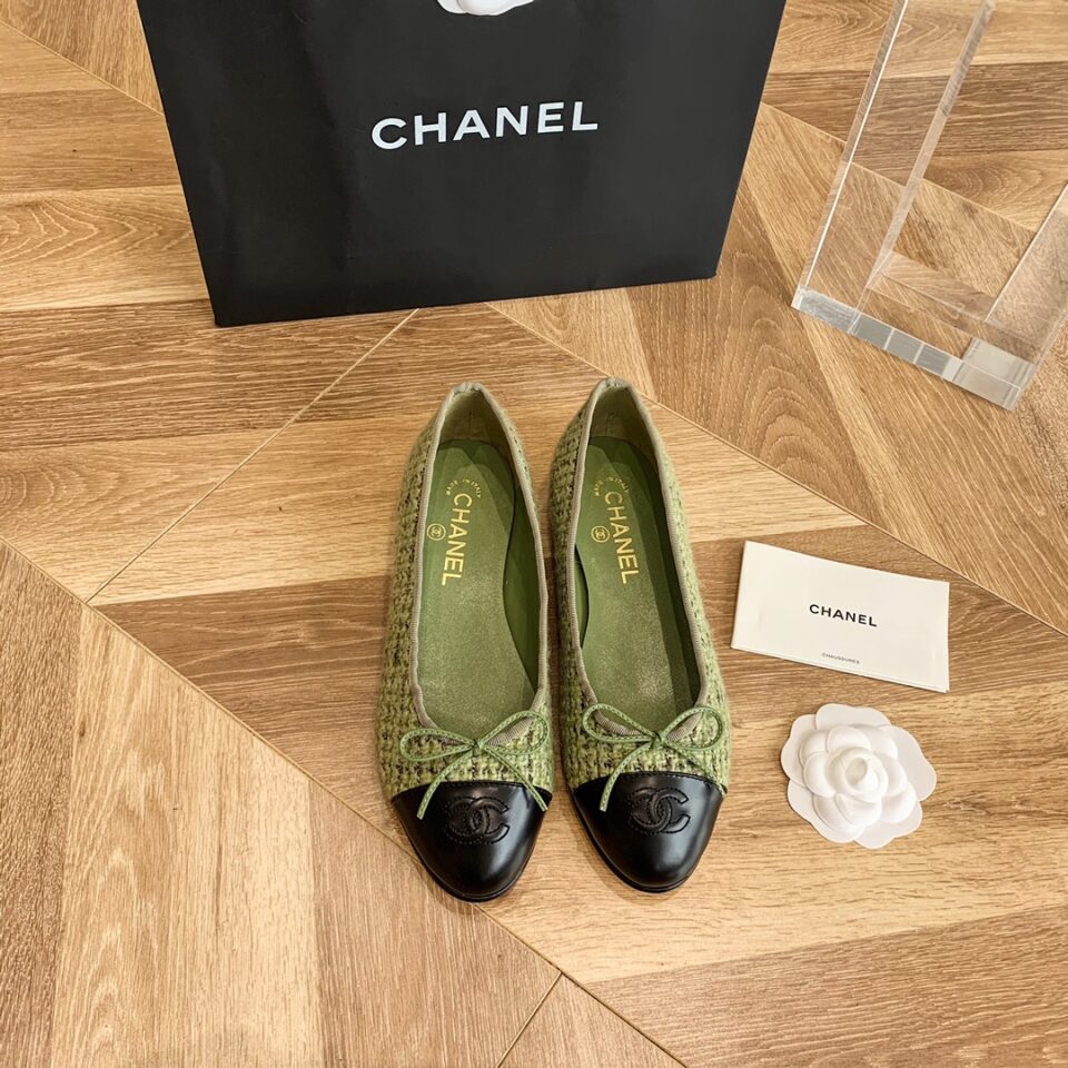 CHANEL SNEAKER