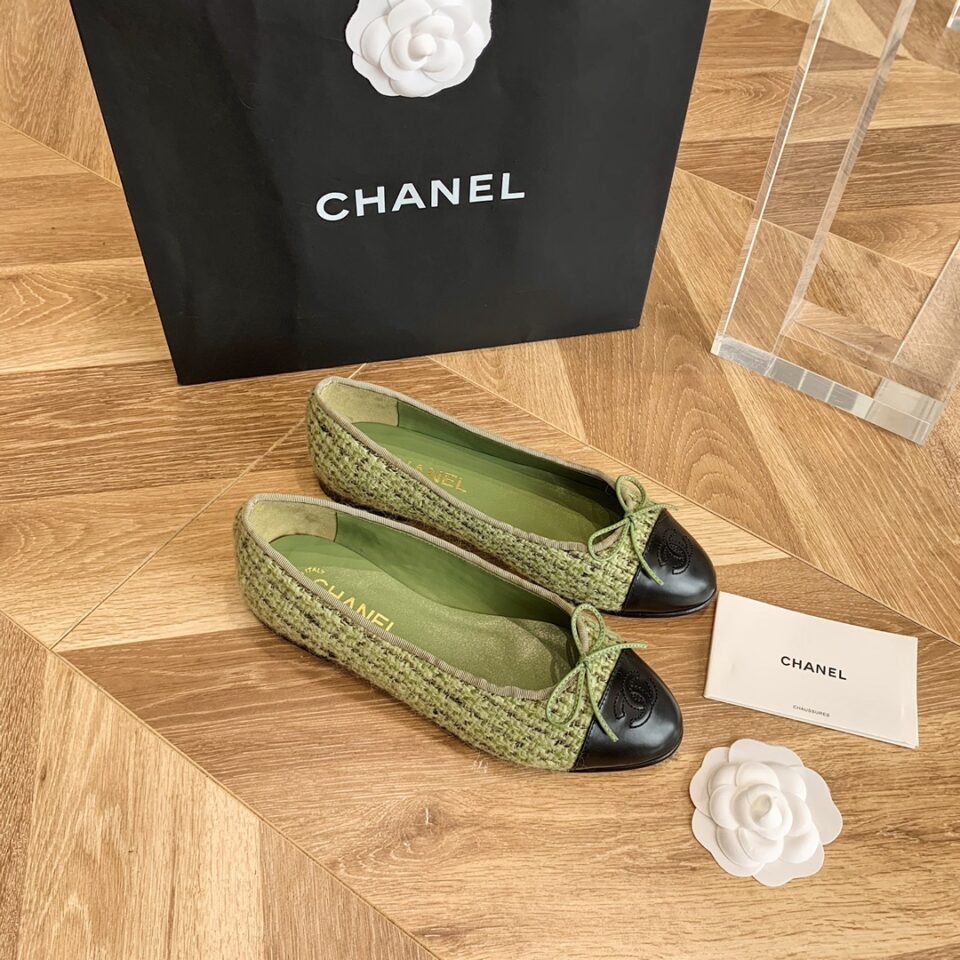 CHANEL SNEAKER