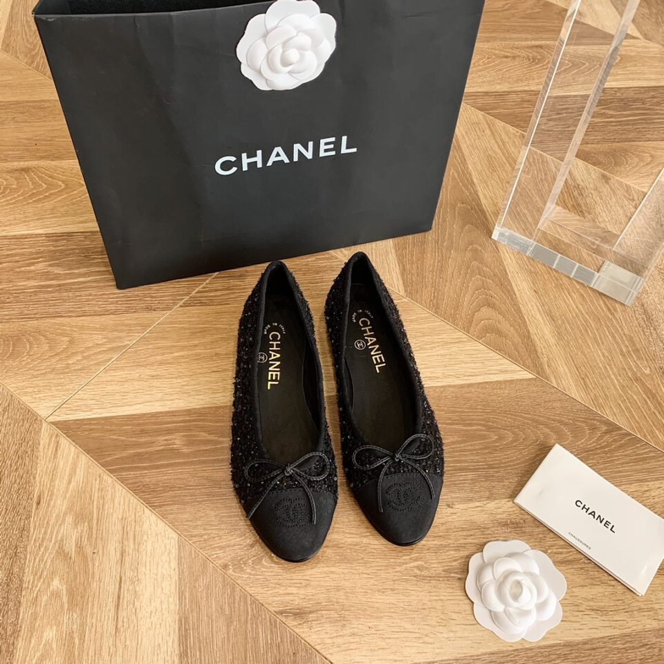 CHANEL SNEAKER