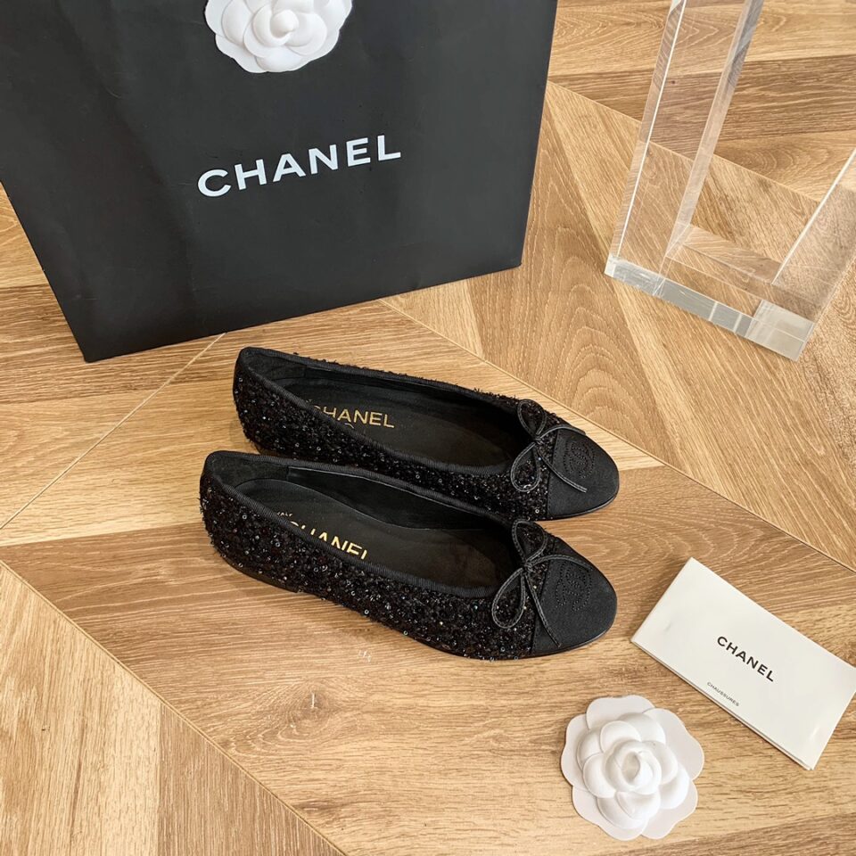 CHANEL SNEAKER