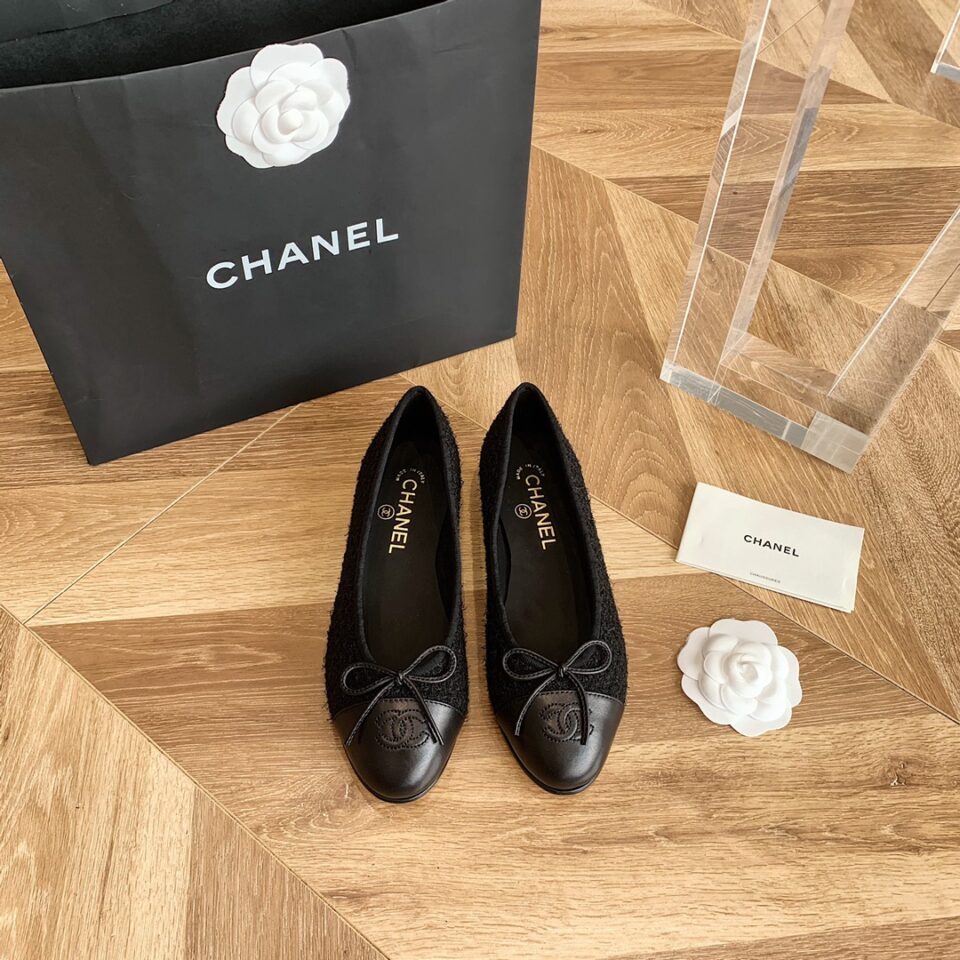 CHANEL SNEAKER