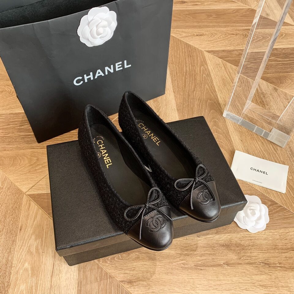 CHANEL SNEAKER