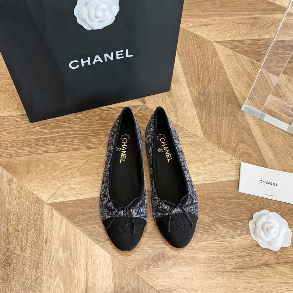 CHANEL SNEAKER