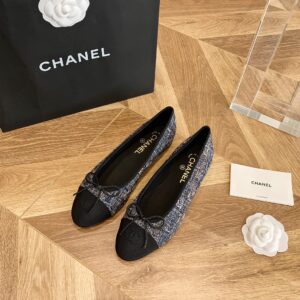 CHANEL SNEAKER