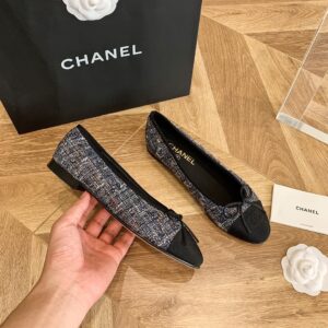 CHANEL SNEAKER