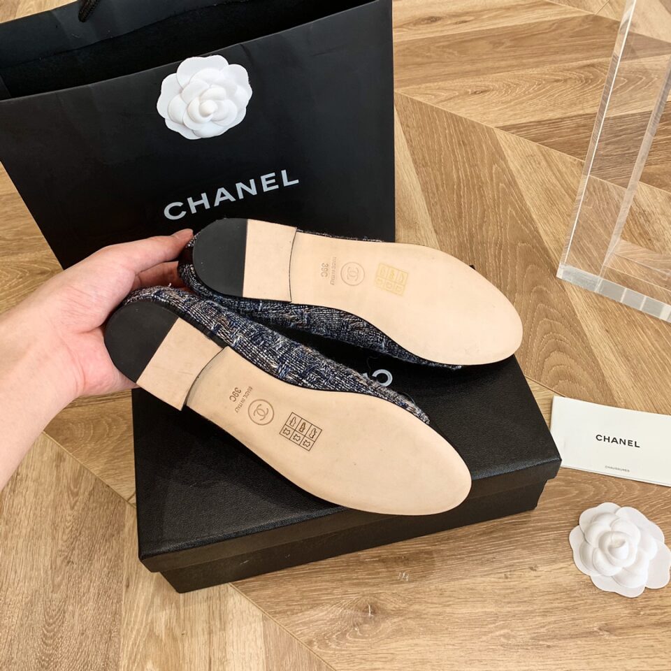 CHANEL SNEAKER