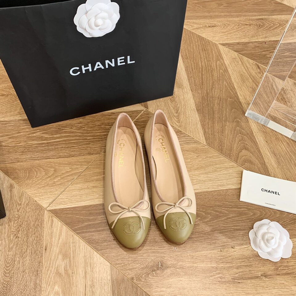 CHANEL SNEAKER