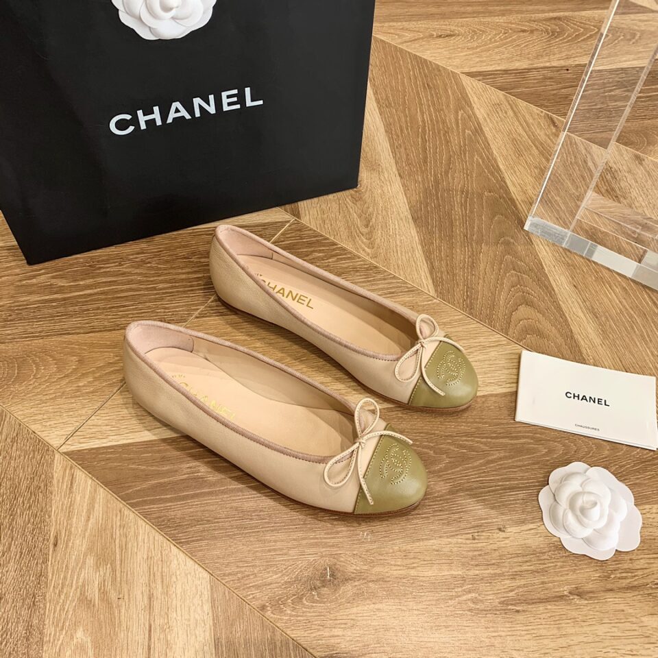 CHANEL SNEAKER
