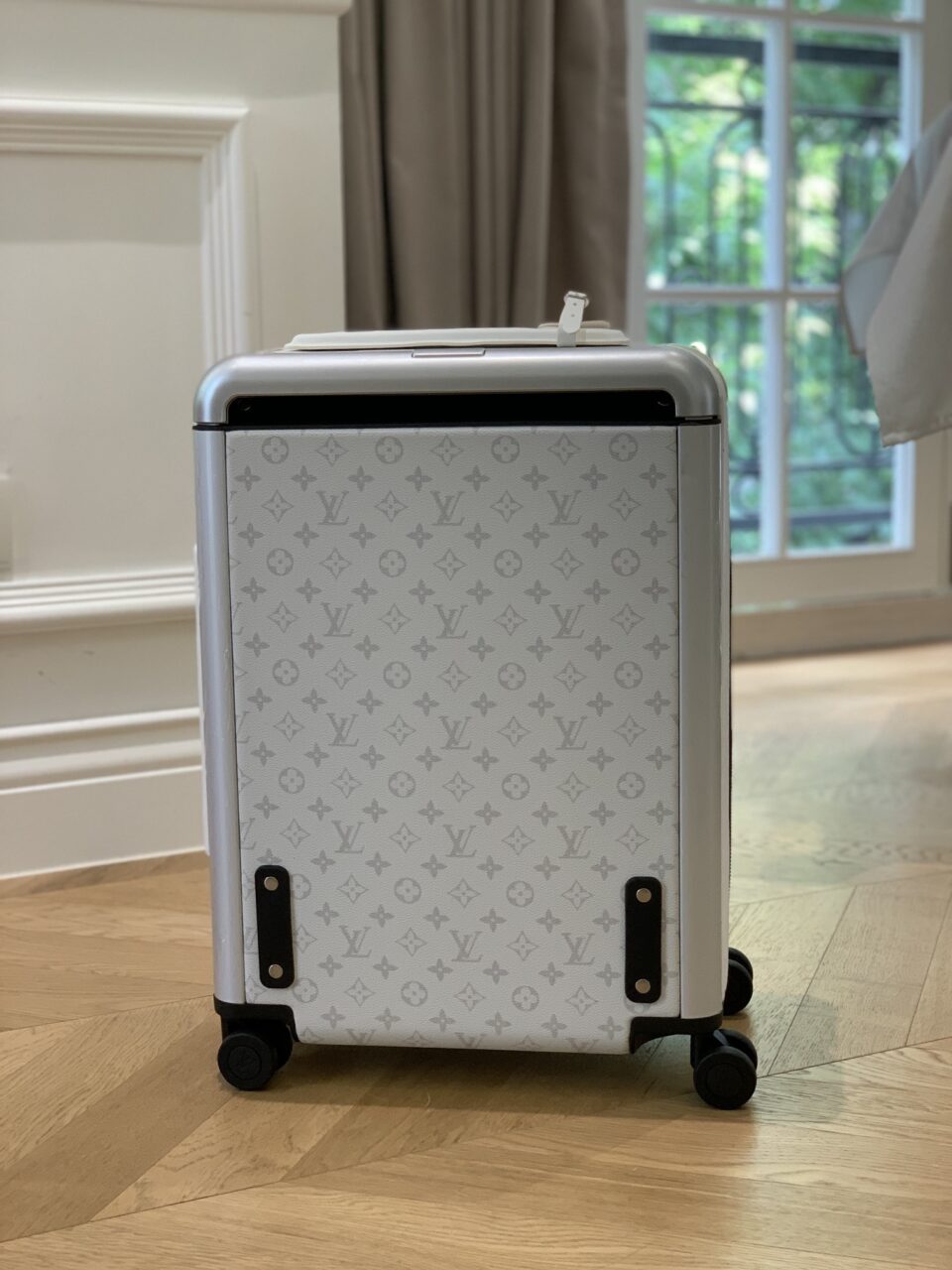 Louis Vuitton Horizon 55 in Optic White Monogram canvas
