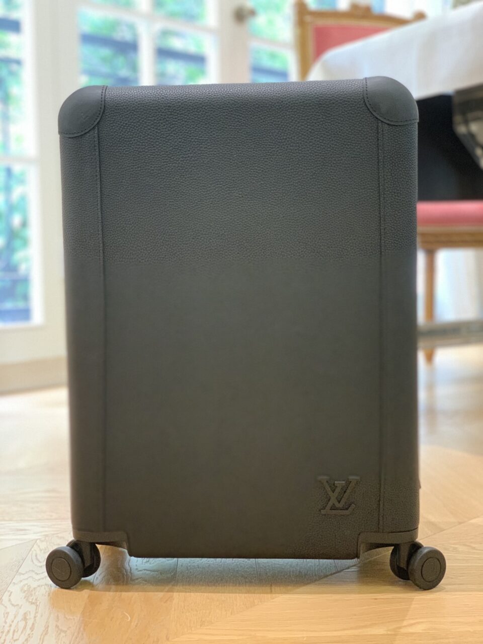 Louis Vuitton Horizon 55 rolling suitcase in Black