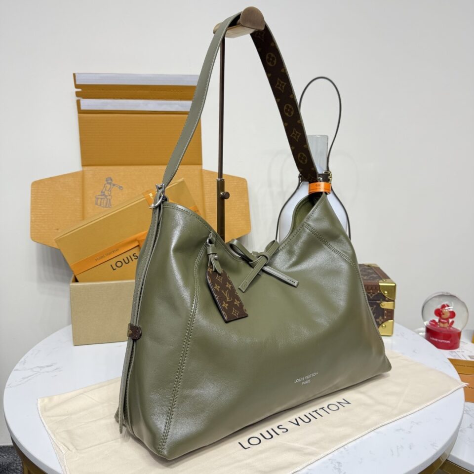 Louis Vuitton Carryall Vibe MM