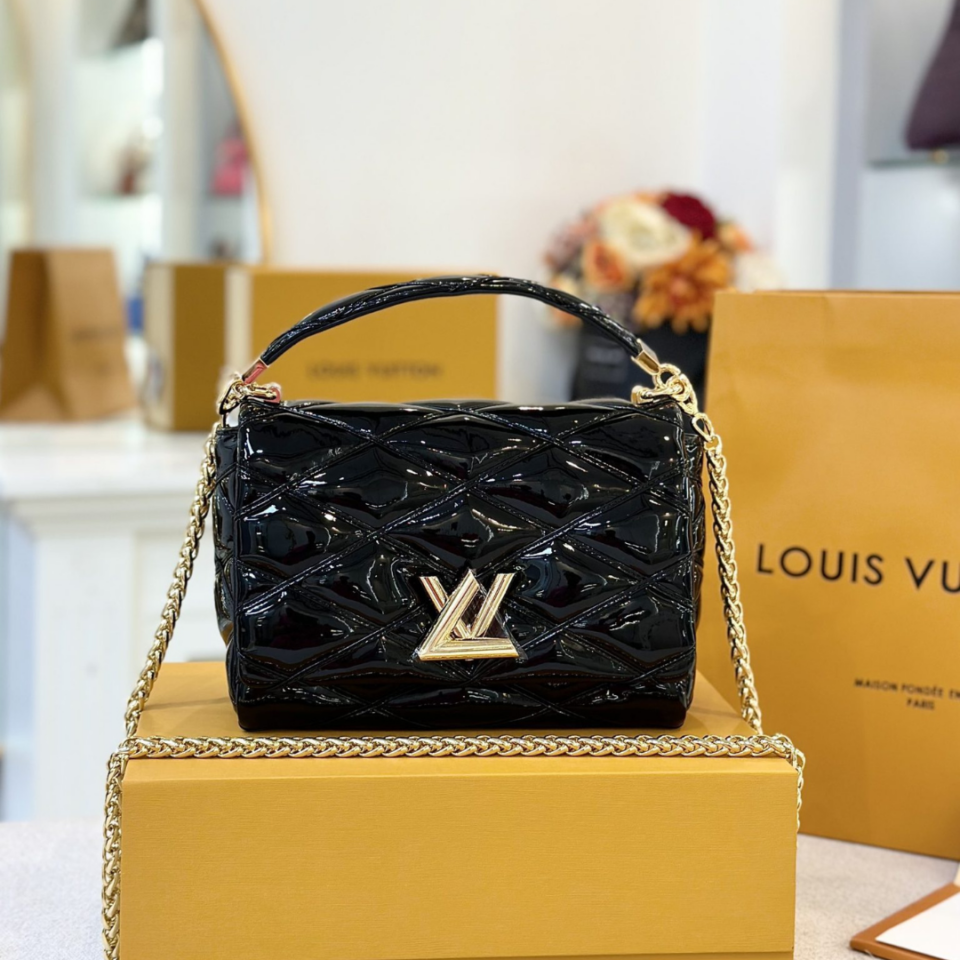 Louis Vuitton LV Twist Women’s Handbag Glossy Black Like Auth 23cm