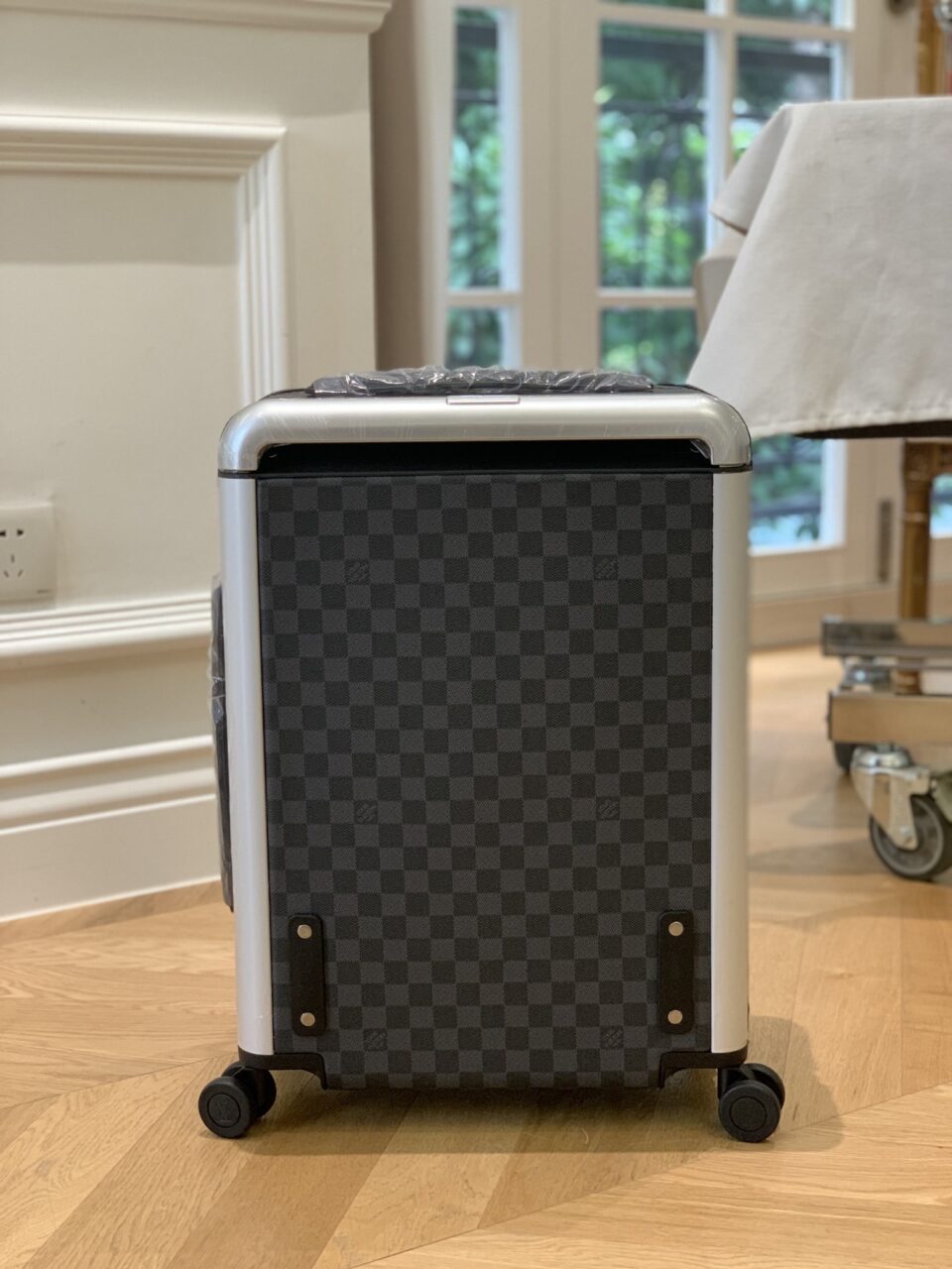 Louis Vuitton Horizon 55 suitcase in Damier Graphite canvas
