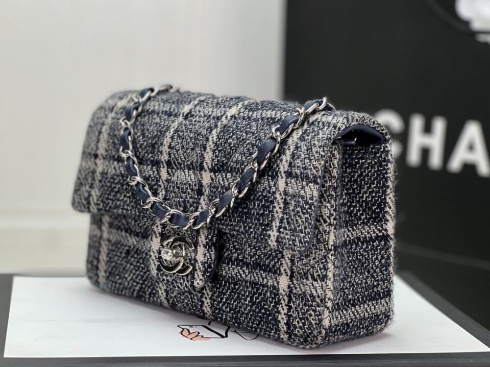 MINI CLASSIC FLAP BAG