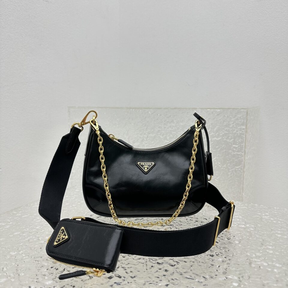 Re-Edition Leather bag