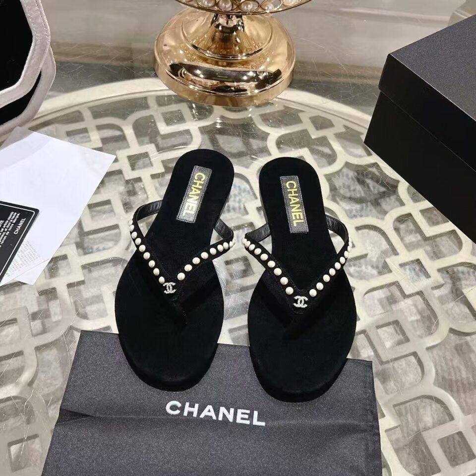 Chanel Thongs Kid Suede & Imitation Pearls Black