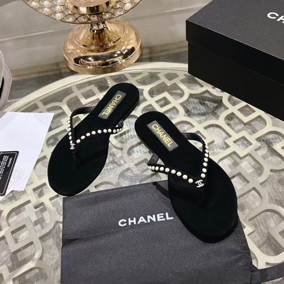 Chanel Thongs Kid Suede & Imitation Pearls Black