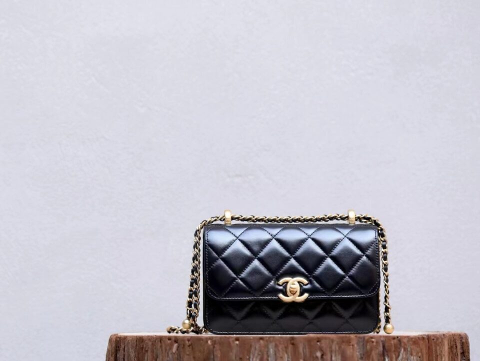 Chanel Matelasse Flap Chain Shoulder Bag Black Leather